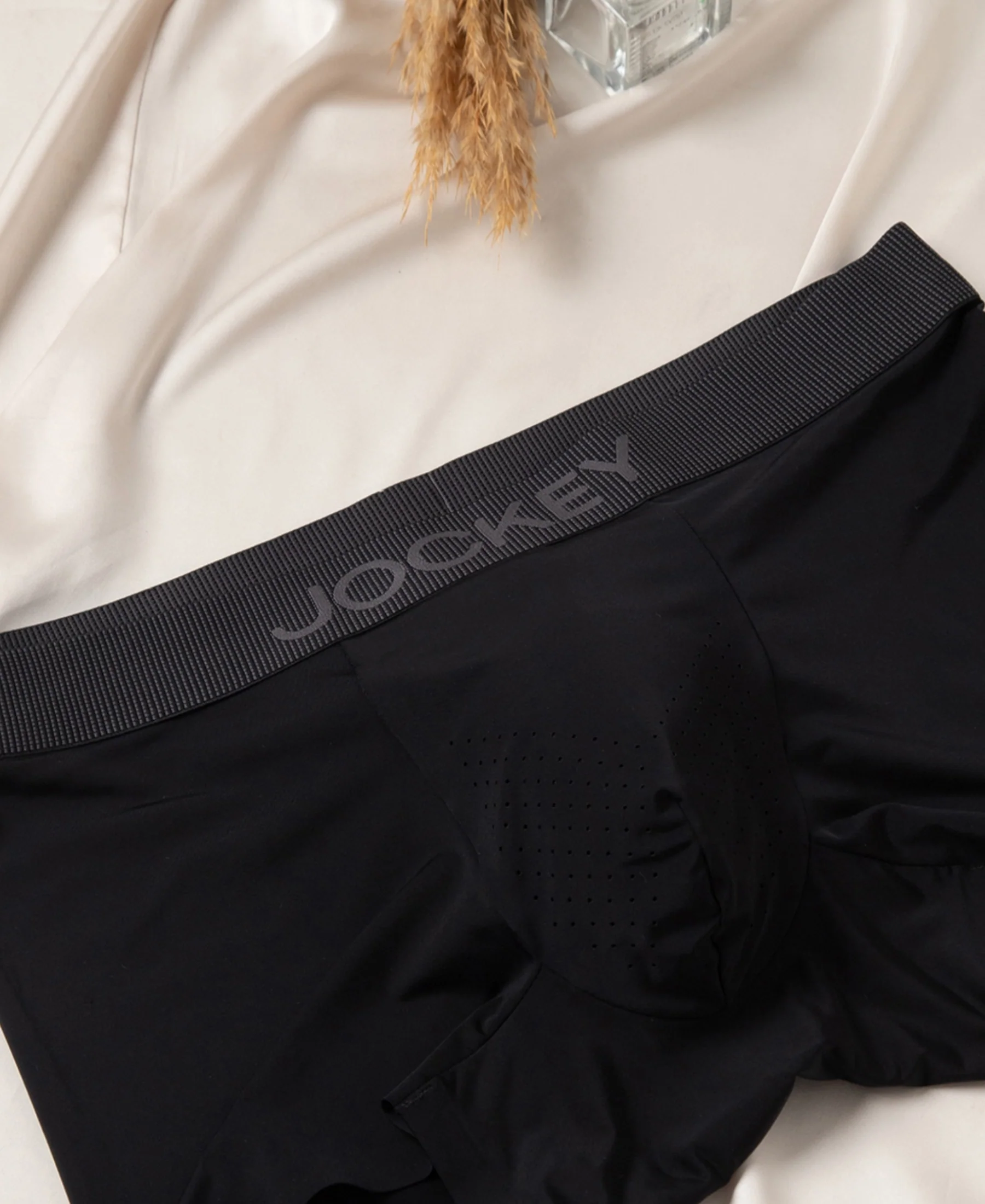 Tactouch Microfiber Elastane Stretch Seamfree Bonded Tech Solid Trunk with Internal Breathable Mesh - Black - Image 8