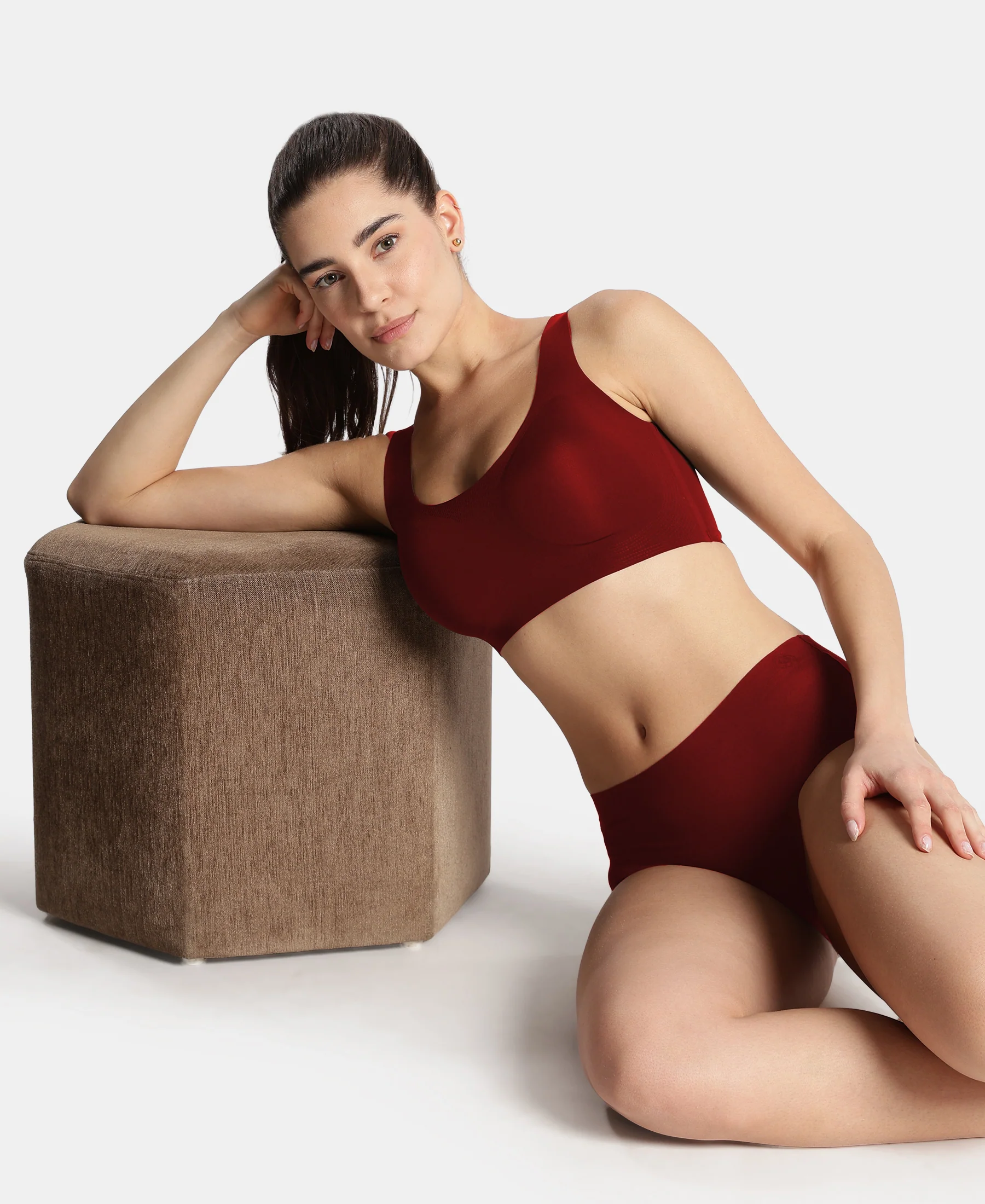 Wirefree Padded Microfiber Elastane Full Coverage Bonded Tech Lounge Bra - Pomegranate - Image 5